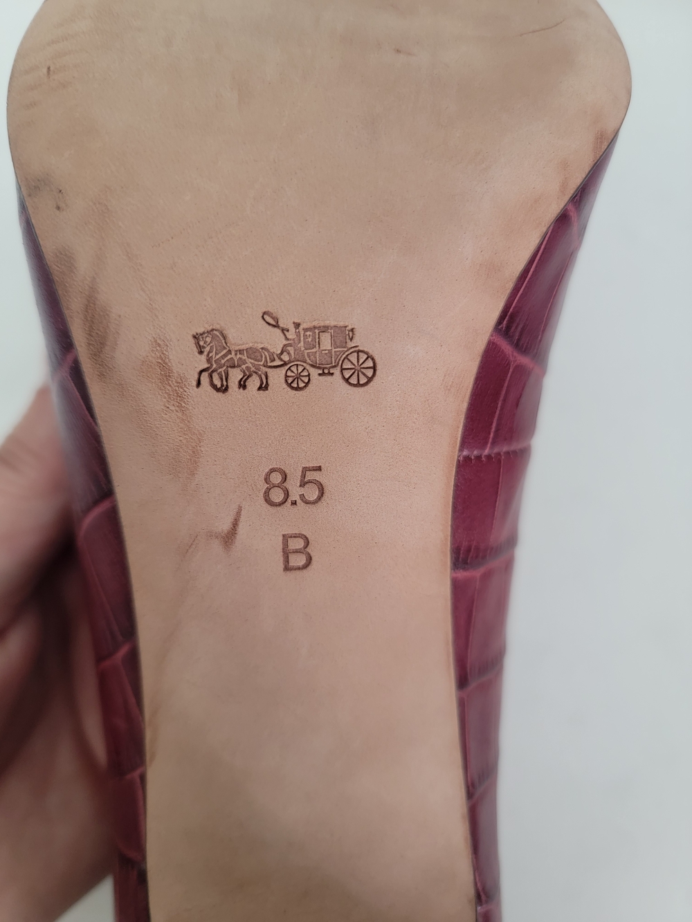 COACH Women's Burgundy Croc-Embossed Leather Pointed Toe Pumps/Heels Size 8.5 - Picture 6 of 6